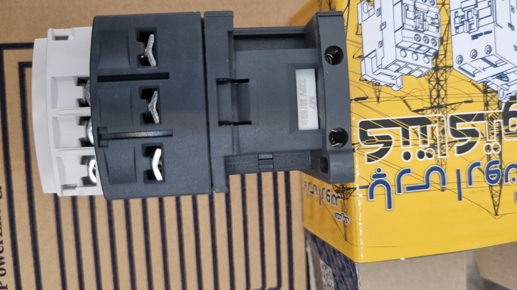 کنتاکتور 12 آمپر(۱۲A) مدل PA-C2 پارس اروندD12